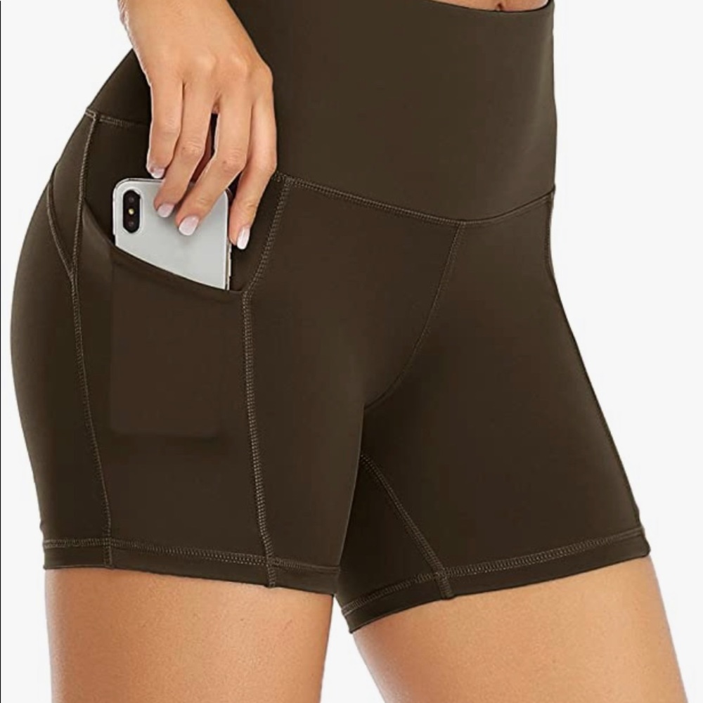 Oalka Workout Gym yoga Shorts, high waisted with pockets
